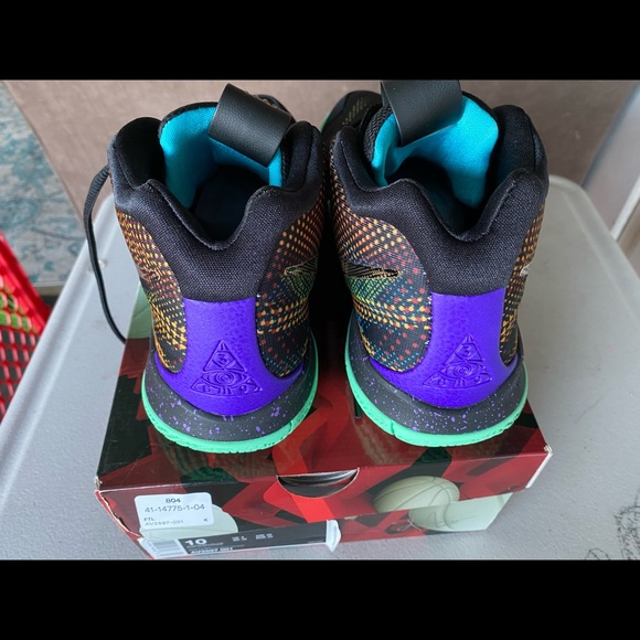 Kyries - Picture 7 of 7